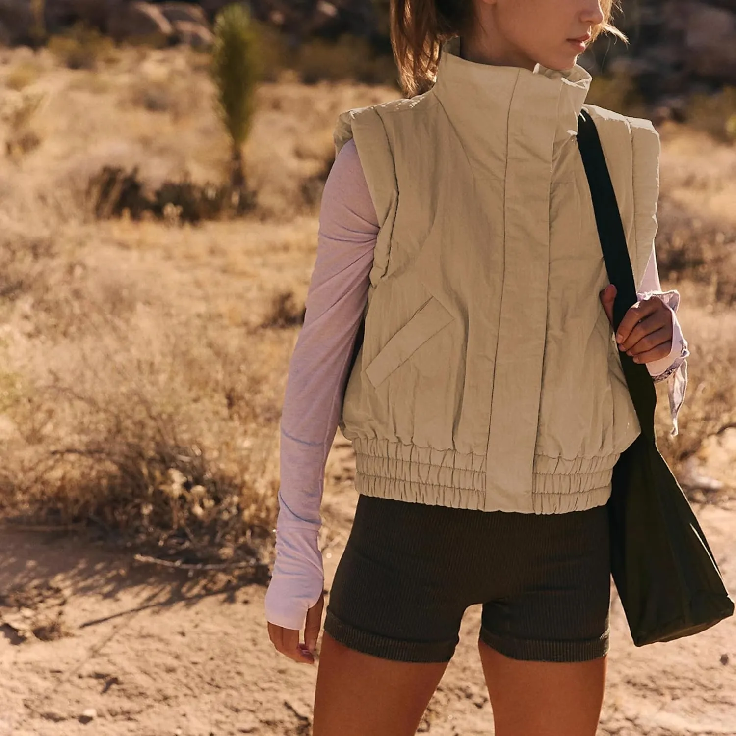 Ainangua Women Cropped Puffer Vest Button Sleeveless Light Jacket Scrunch Stand Collar Essentials Gilet with Pockets