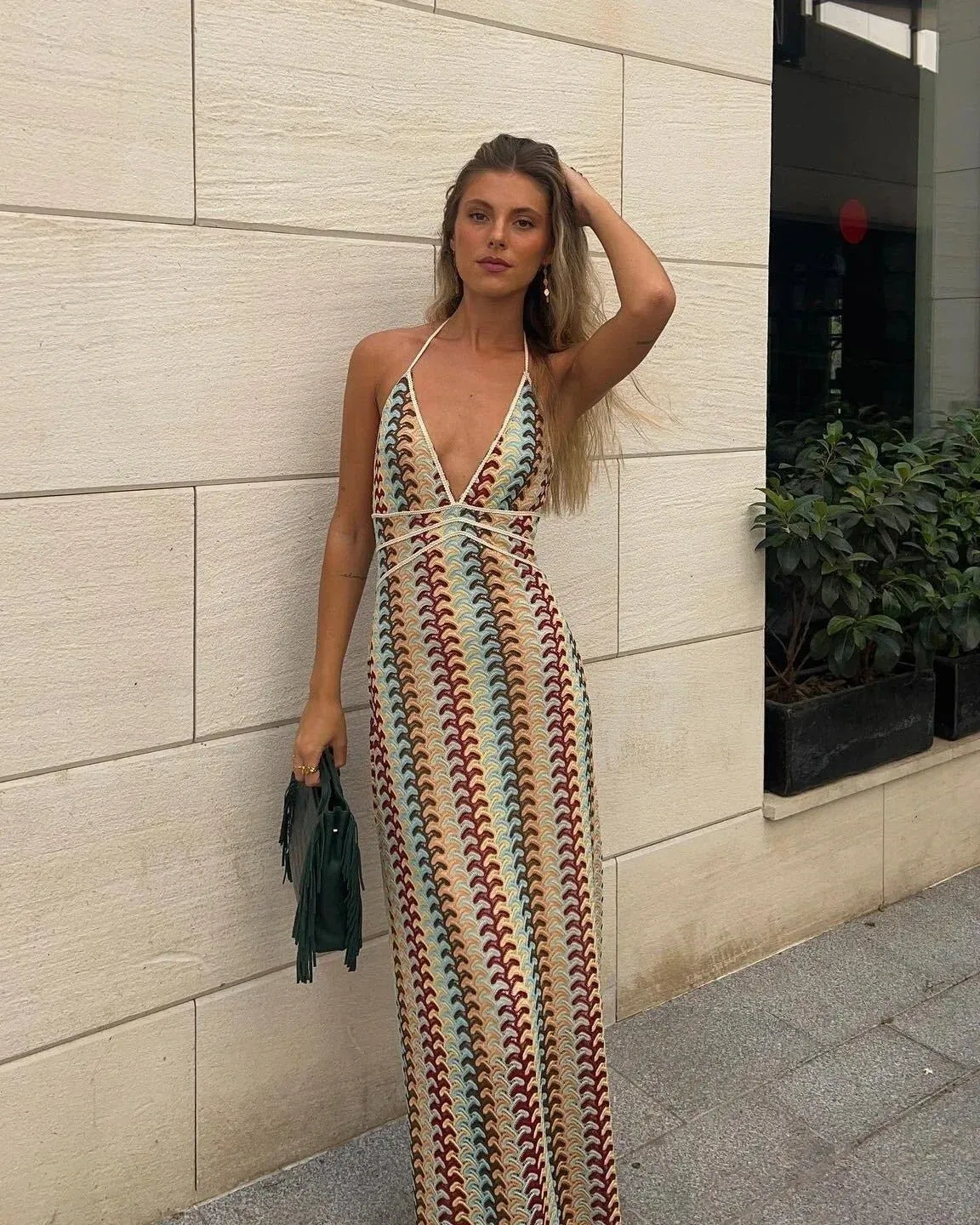 Andie - Stylish V-Neck Dress