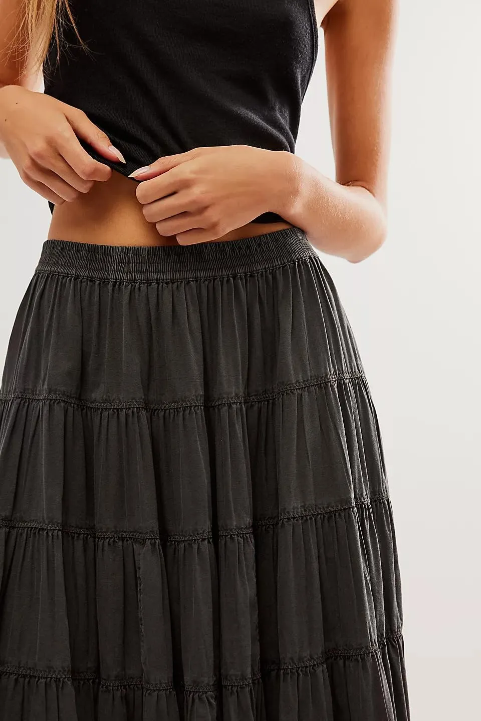 UAURORAO Women Casual Pleated Maxi Skirts High Elastic Waist Tiered Flowy Long Skirts Summer Beach Swing Midi Skirts