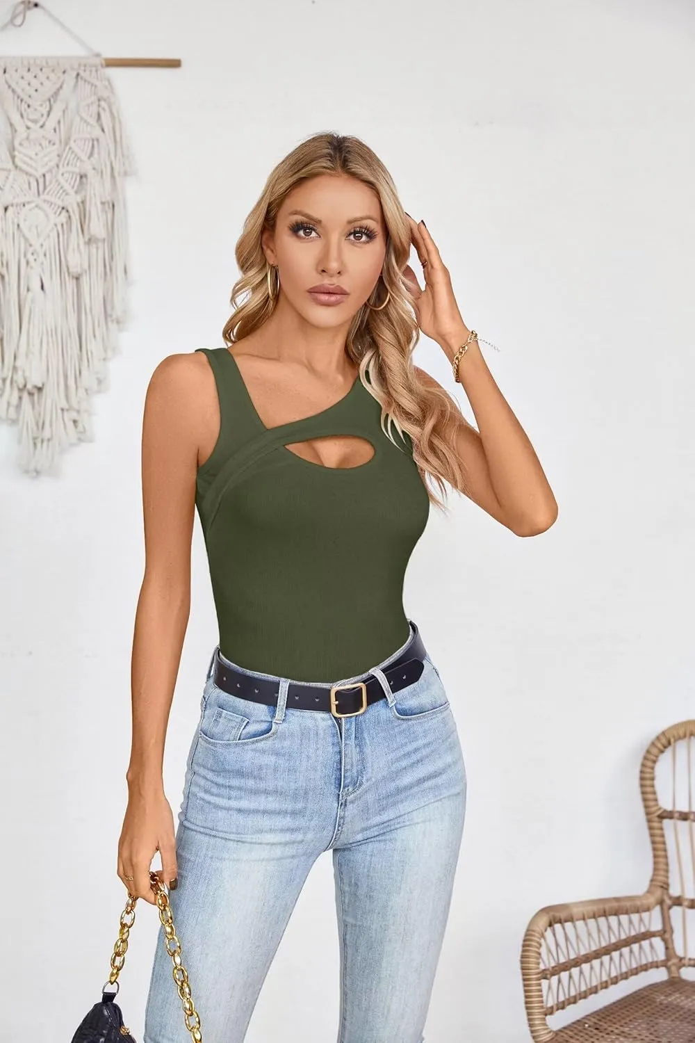 VICHYIE Womens Summer Cutout Tank Tops Sleeveless Shirts Ribbed Tanks Slim Fitted Y2K Sexy Basic Tee Shirt