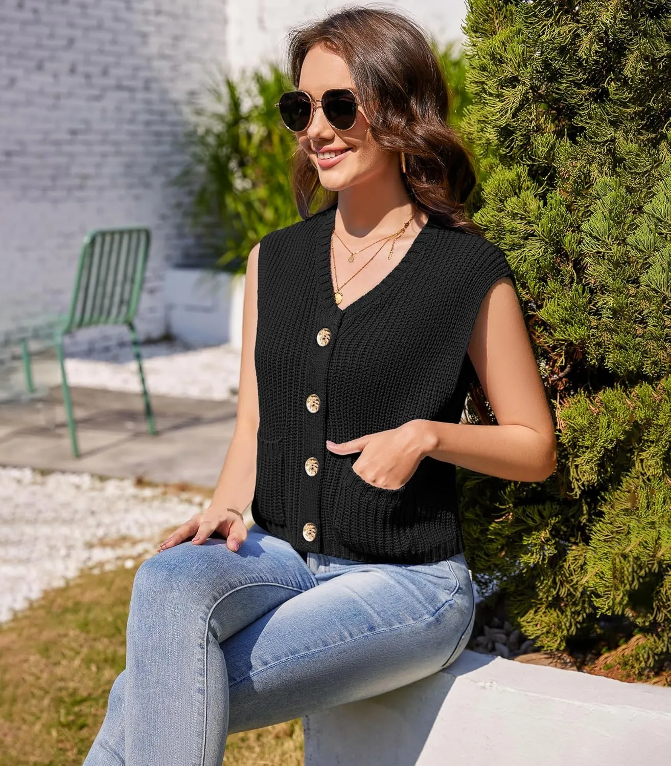 Womens Summer Crop Knit Sweater Vest Sleeveless Button Down Chunky Knit Vest Cardigan with Pockets