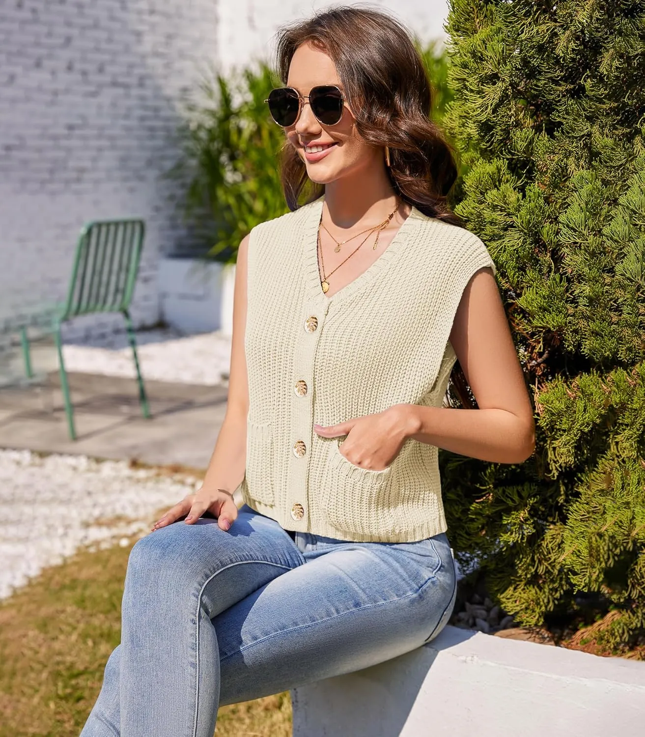 Womens Summer Crop Knit Sweater Vest Sleeveless Button Down Chunky Knit Vest Cardigan with Pockets