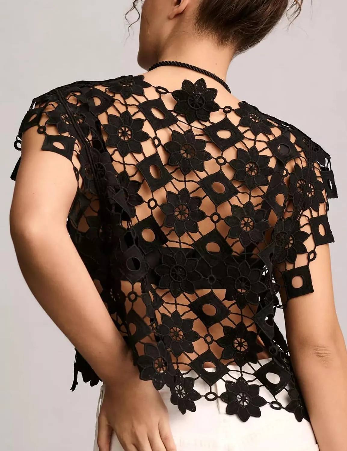 Wyeysyt Women's Hollow Out Floral Lace Vest Sleeveless Crewneck Crochet Cover Up Summer Cropped Going Out Tops